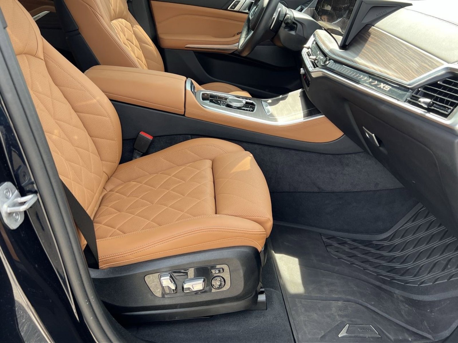 Used 2024 BMW X5 xDrive40i w/ M Sport Package image 30