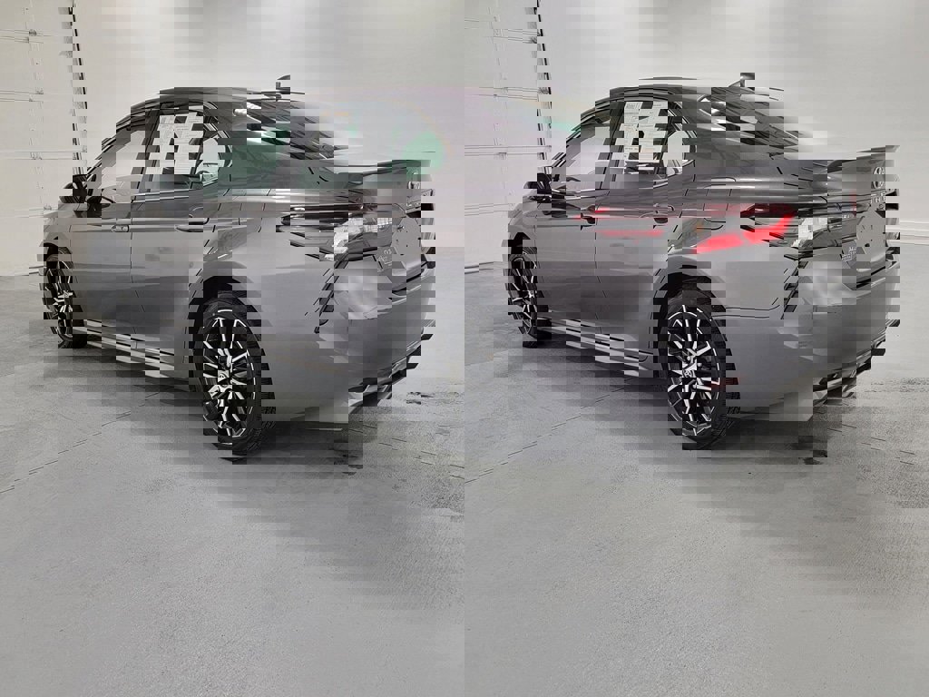 Used 2023 Toyota Camry SE image 6