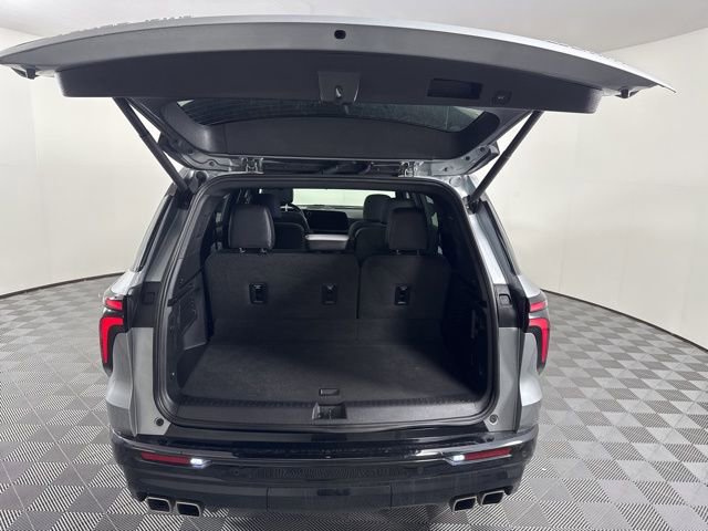 Used 2025 Chevrolet Traverse High Country image 13