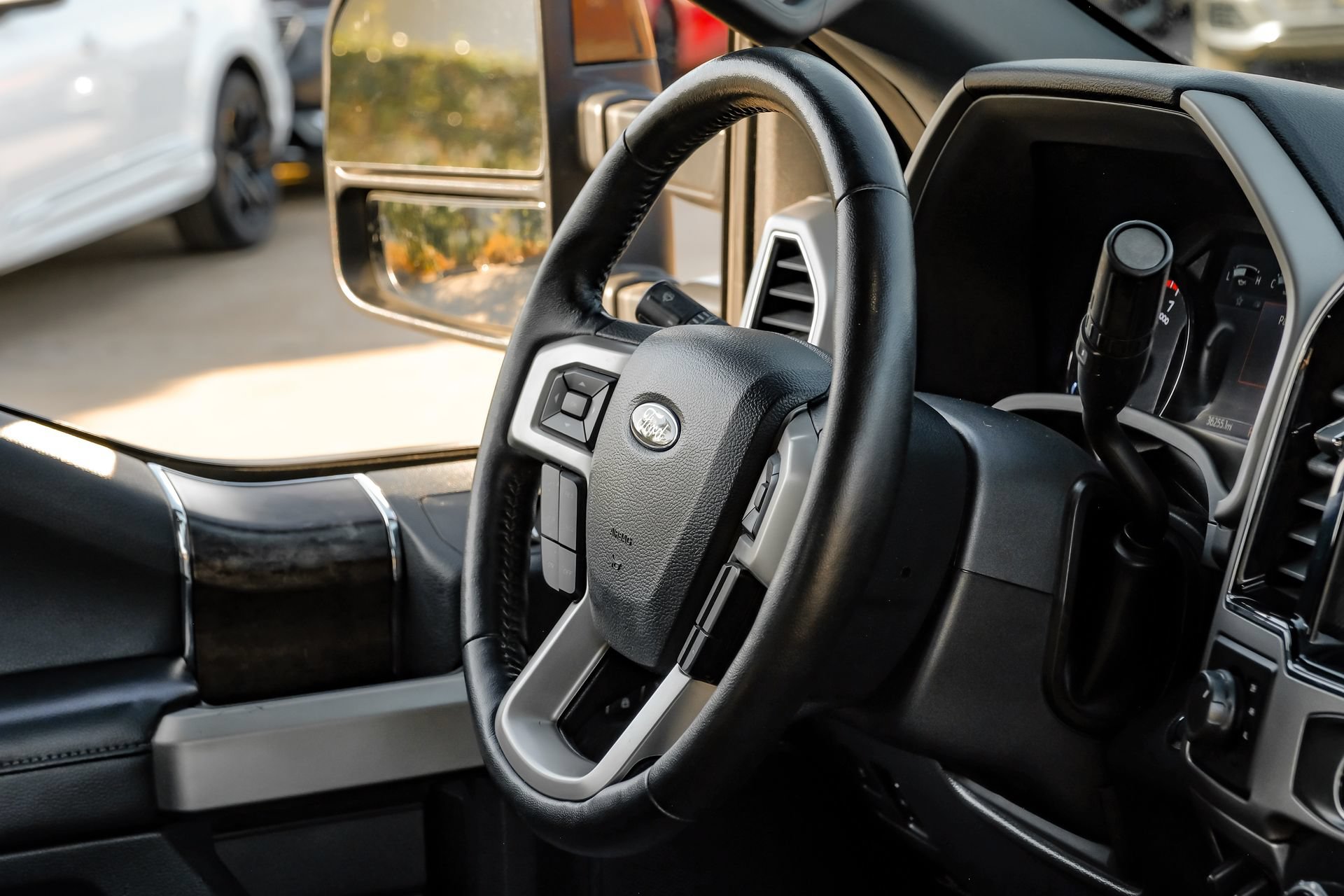 Used 2022 Ford F350 Lariat w/ Black Appearance Package AWD/4WD image 18