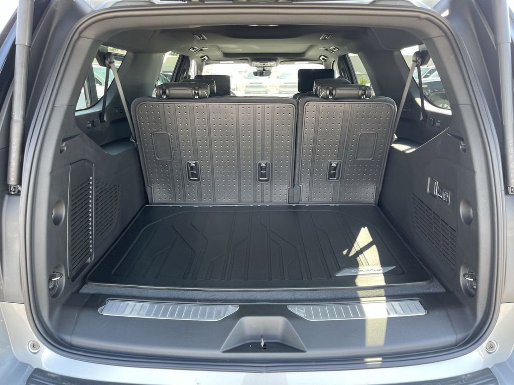 New 2025 Chevrolet Suburban Premier image 25