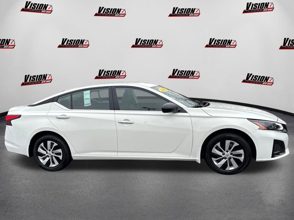 Used 2025 Nissan Altima 2.5 S image 4