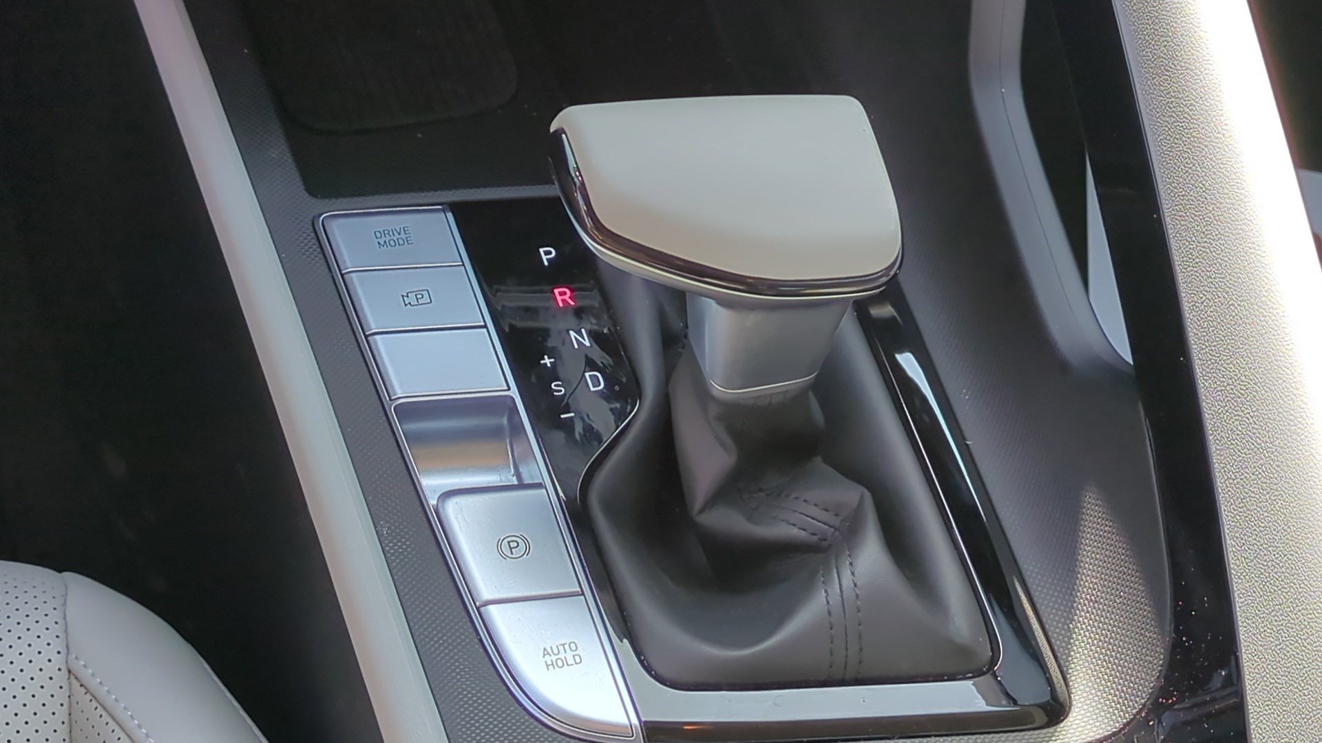 Used 2025 Hyundai Elantra Limited image 26