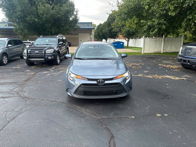 Used 2025 Toyota Corolla LE FWD image 2