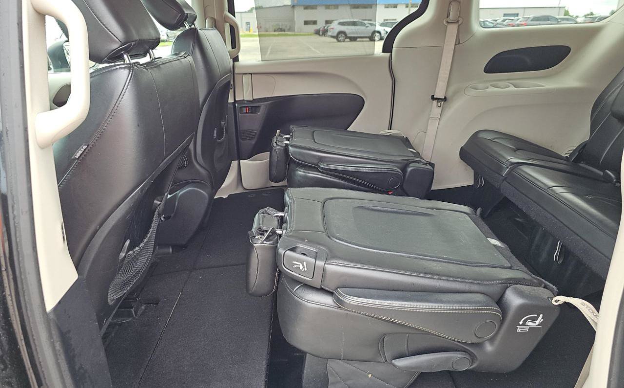 Used 2020 Chrysler Voyager Lxi FWD image 16