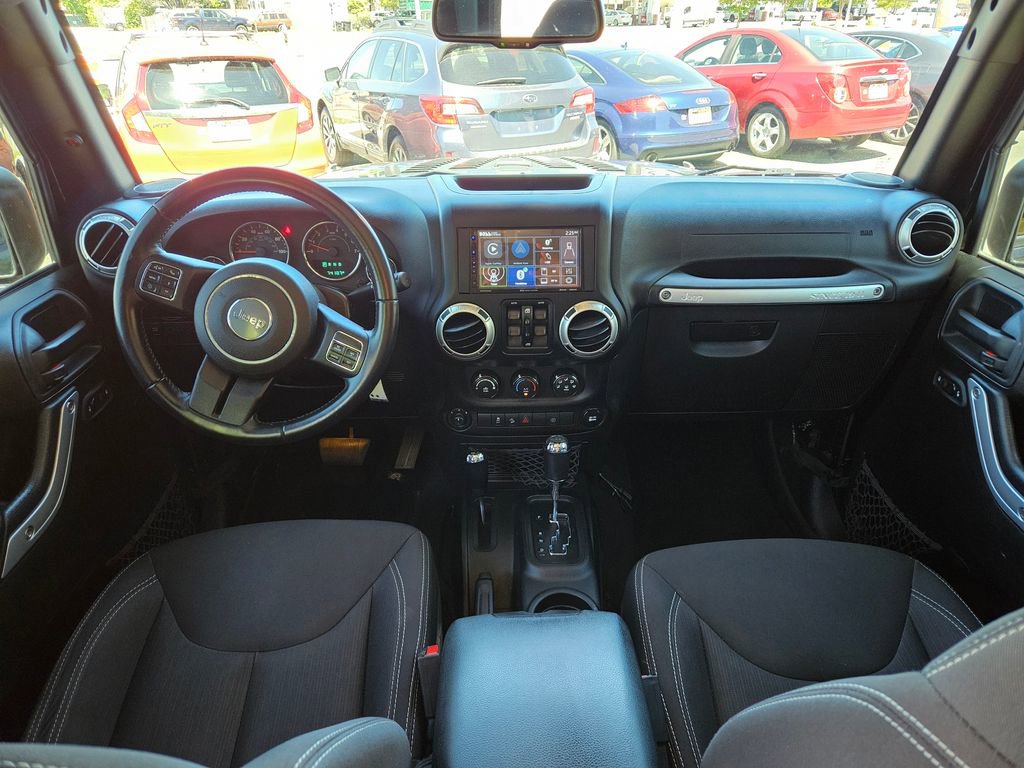 Used 2017 Jeep Wrangler Unlimited Rubicon w/ Connectivity Group AWD/4WD image 19