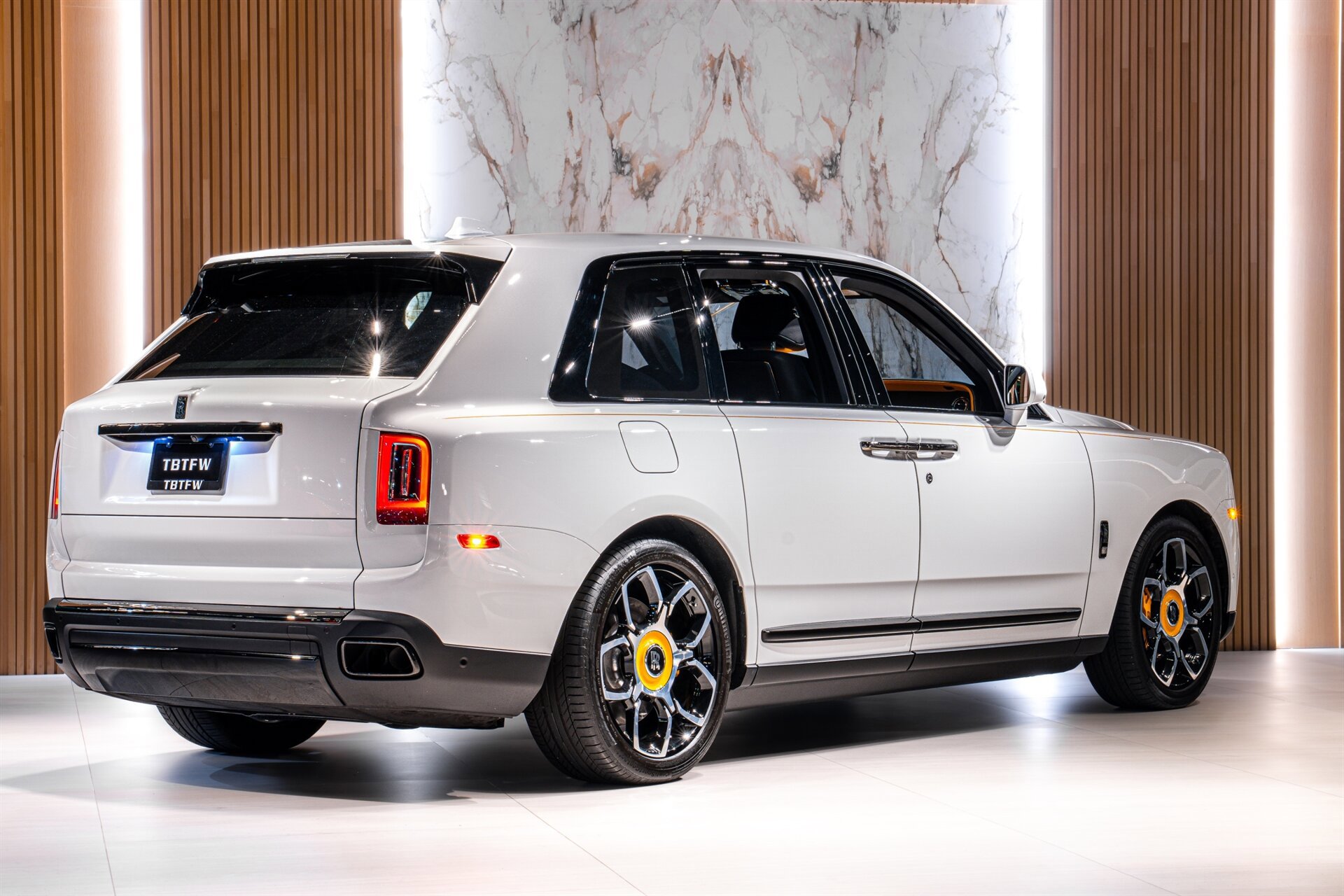 Used 2022 Rolls-Royce Cullinan Black Badge w/ Dark Exterior Package AWD/4WD image 3
