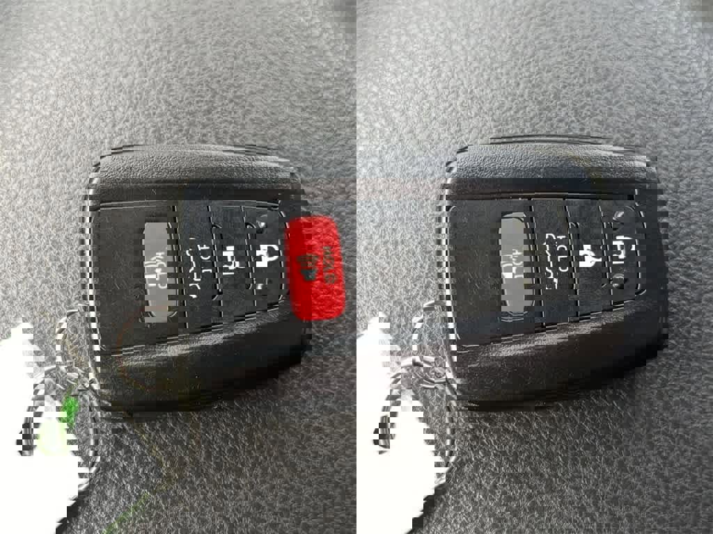 Used 2023 Toyota RAV4 XLE w/ Convenience Package image 32