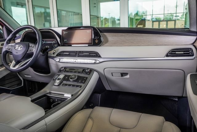 Used 2022 Hyundai Palisade Limited w/ Winter Package FWD image 16