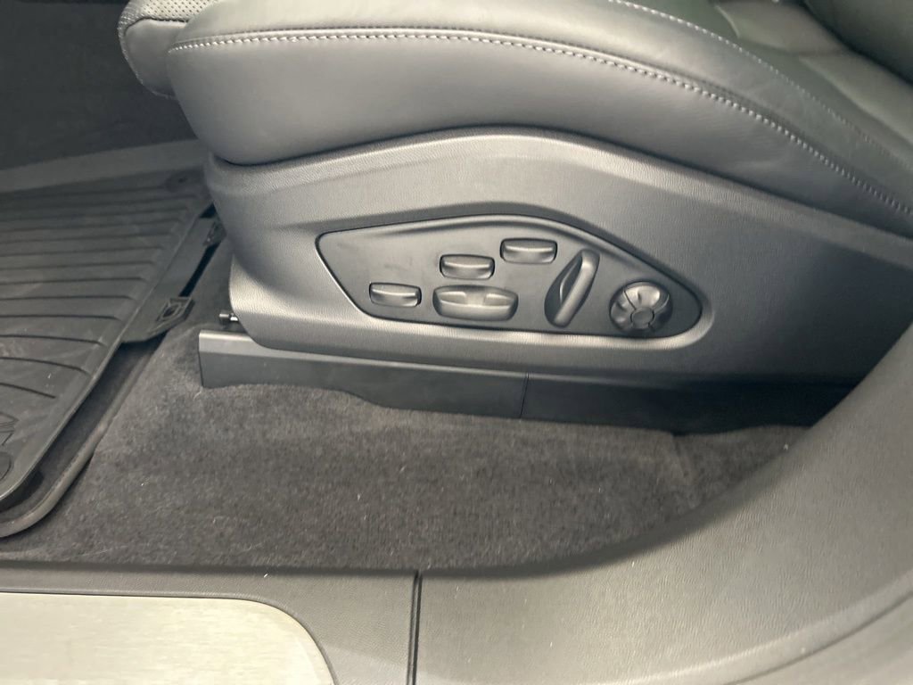 Used 2025 Porsche Macan Electric image 46