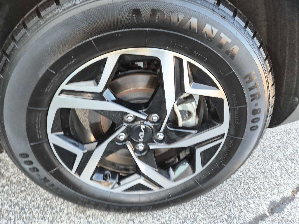 Used 2024 Kia Sportage LX image 16