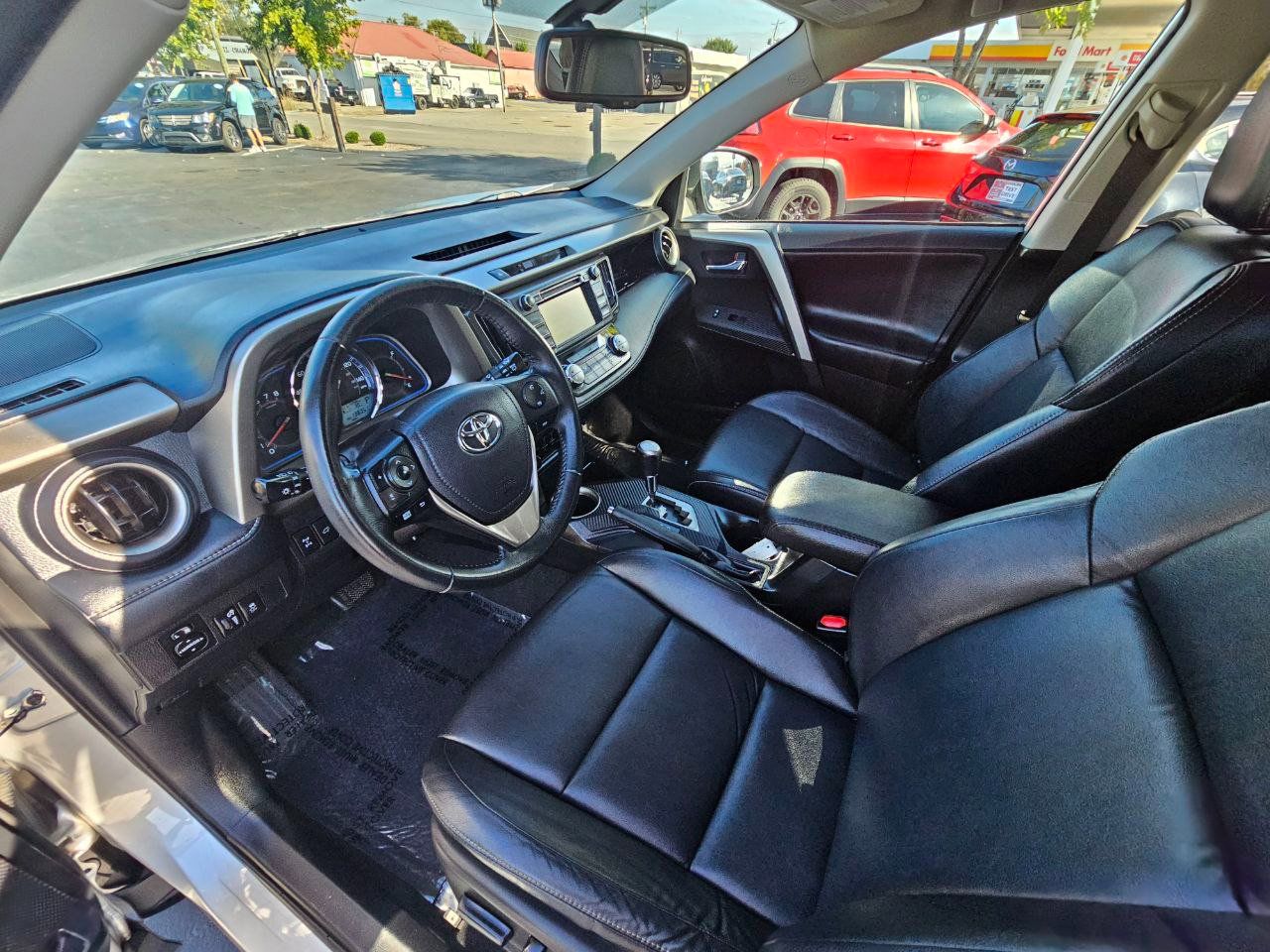 Used 2015 Toyota RAV4 Limited image 12