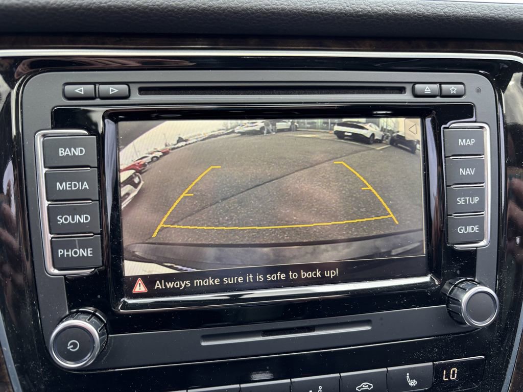 Used 2015 Volkswagen Passat TDI SEL Premium image 28