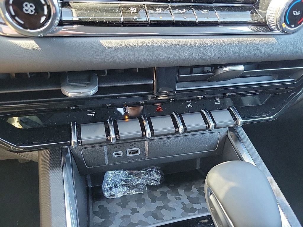 New 2025 GMC Canyon Elevation w/ Technology Package image 24