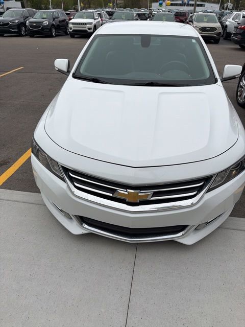 Used 2016 Chevrolet Impala LT FWD image 2