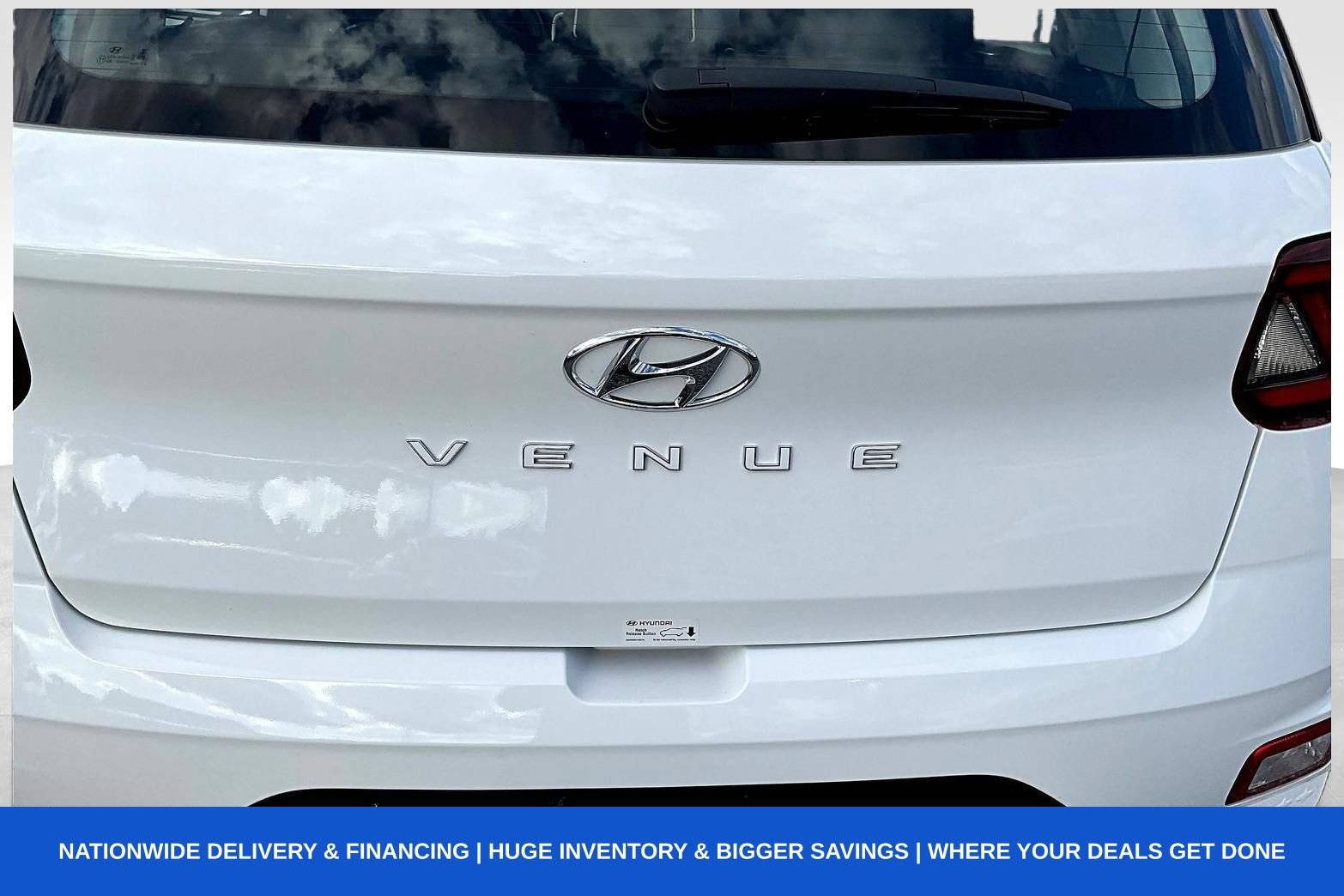 Used 2026 Hyundai Venue SEL FWD image 32