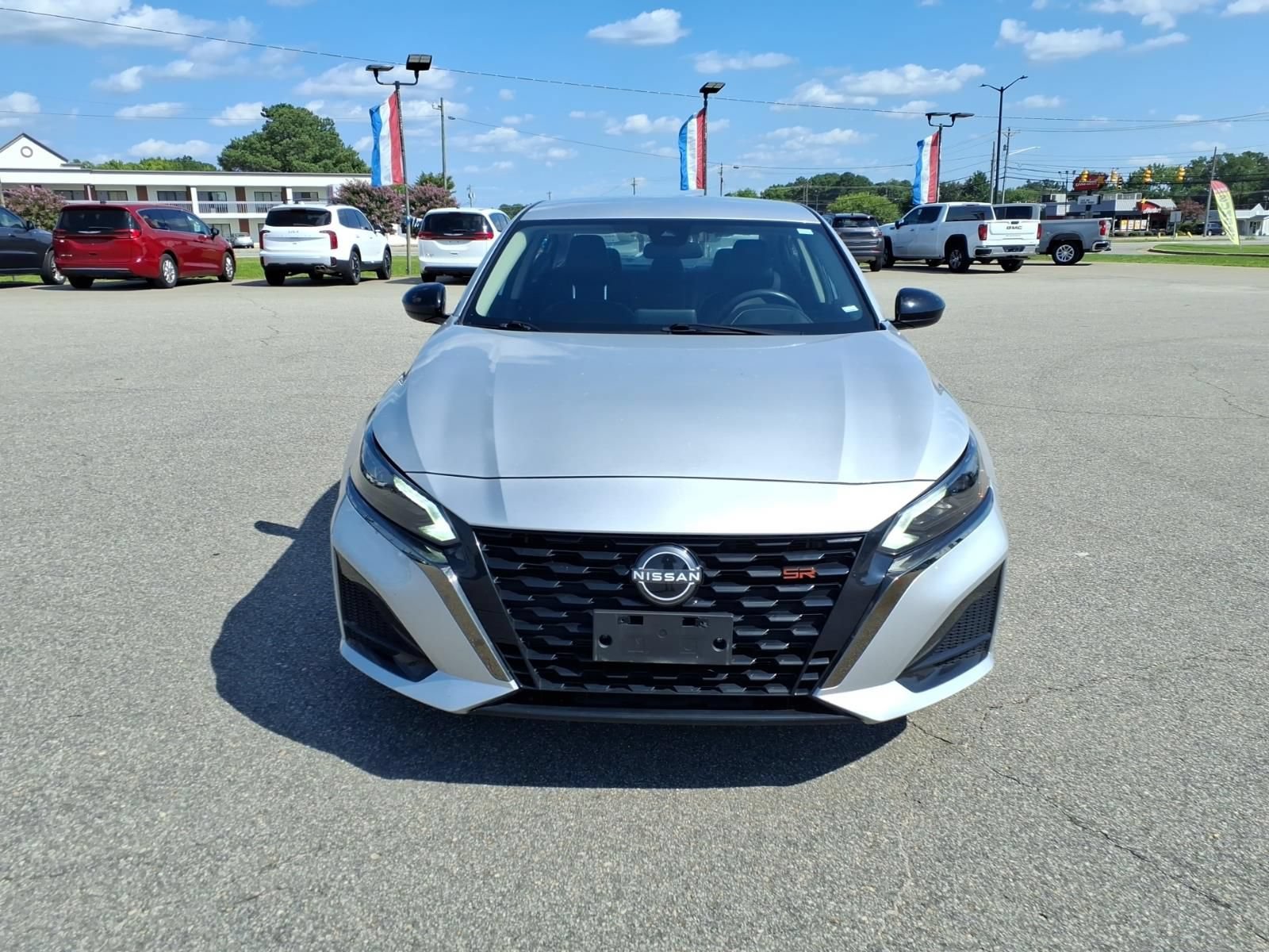 Used 2024 Nissan Altima 2.5 SR FWD image 8