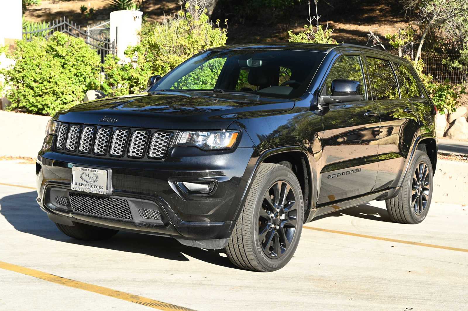 Used 2019 Jeep Grand Cherokee Altitude image 1