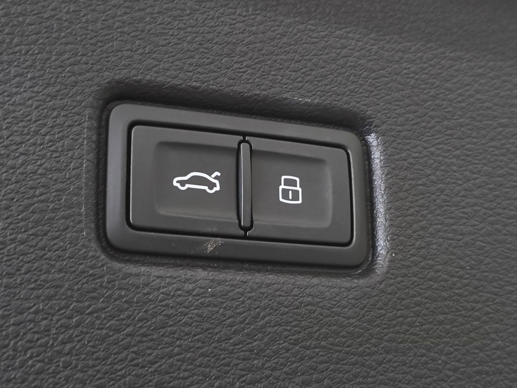 Used 2023 Audi SQ5 Prestige w/ Prestige Package image 30