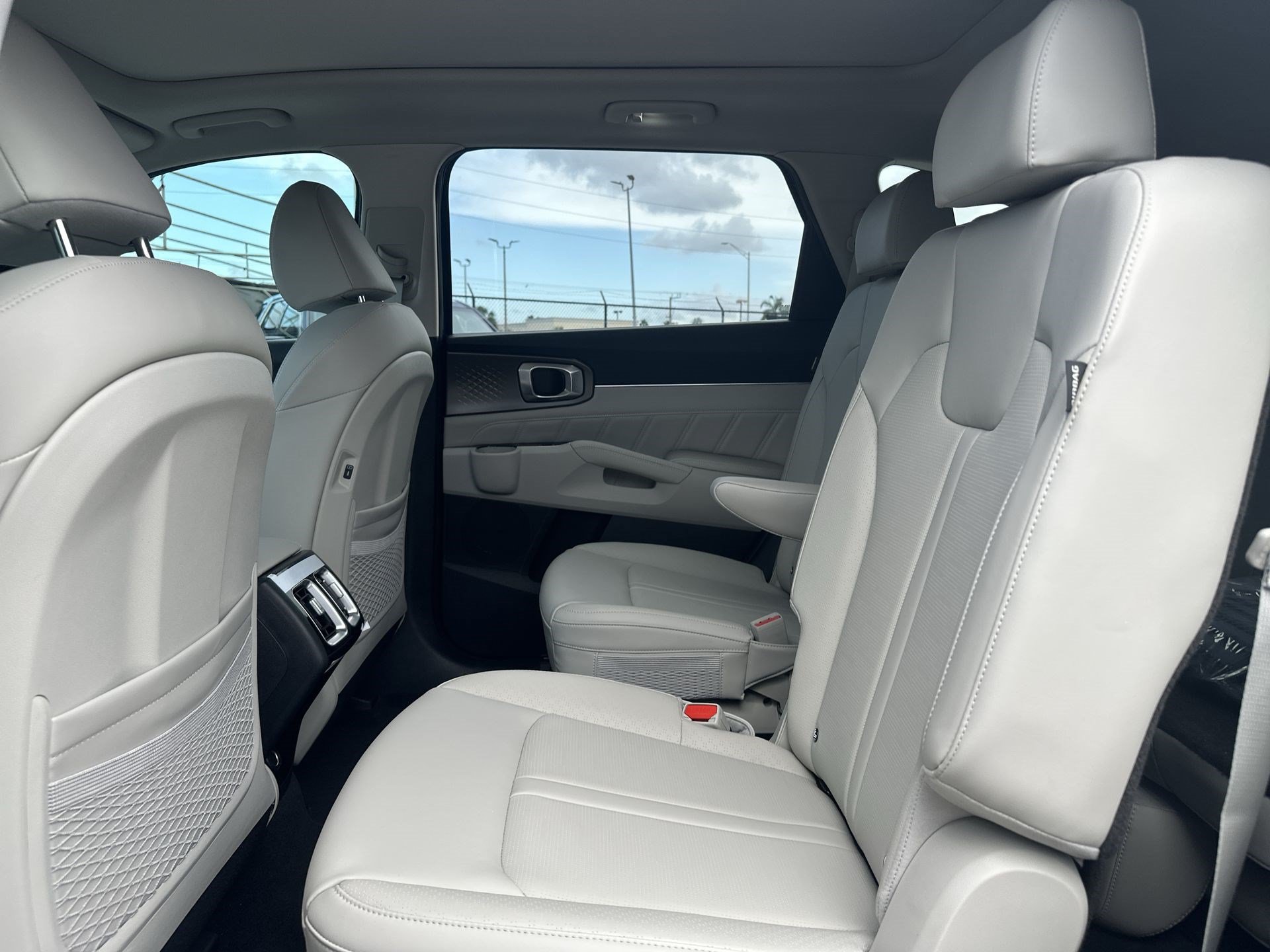 Used 2025 Kia Sorento SX FWD image 22