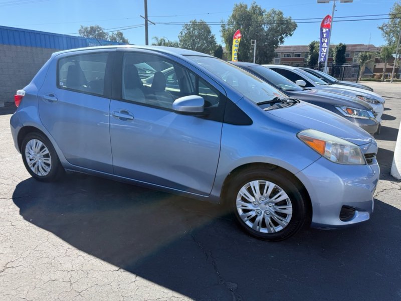 Used 2013 Toyota Yaris LE FWD image 2