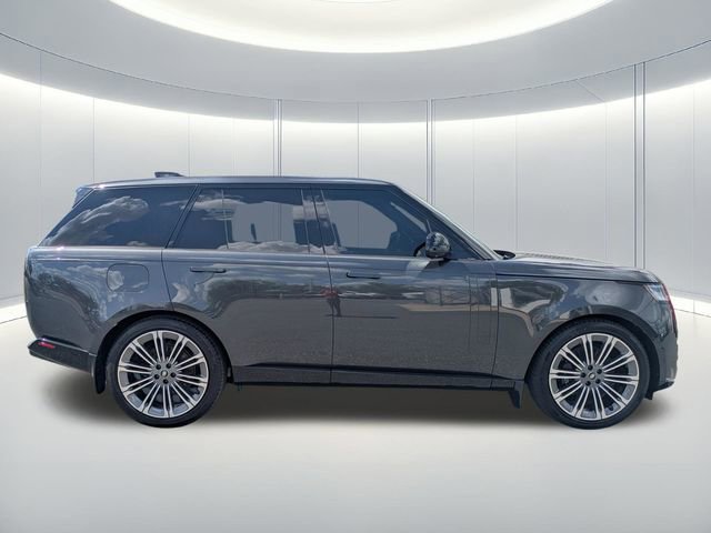 Certified 2025 Land Rover Range Rover SE image 4