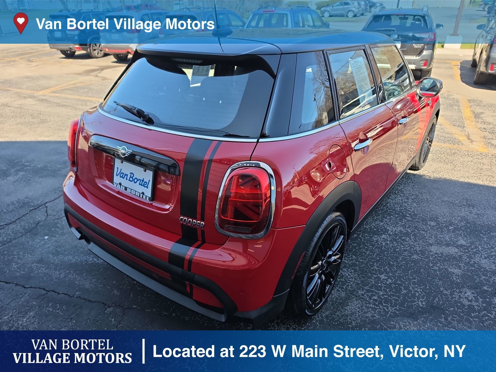 Used 2022 MINI Cooper 4-Door Hardtop image 5
