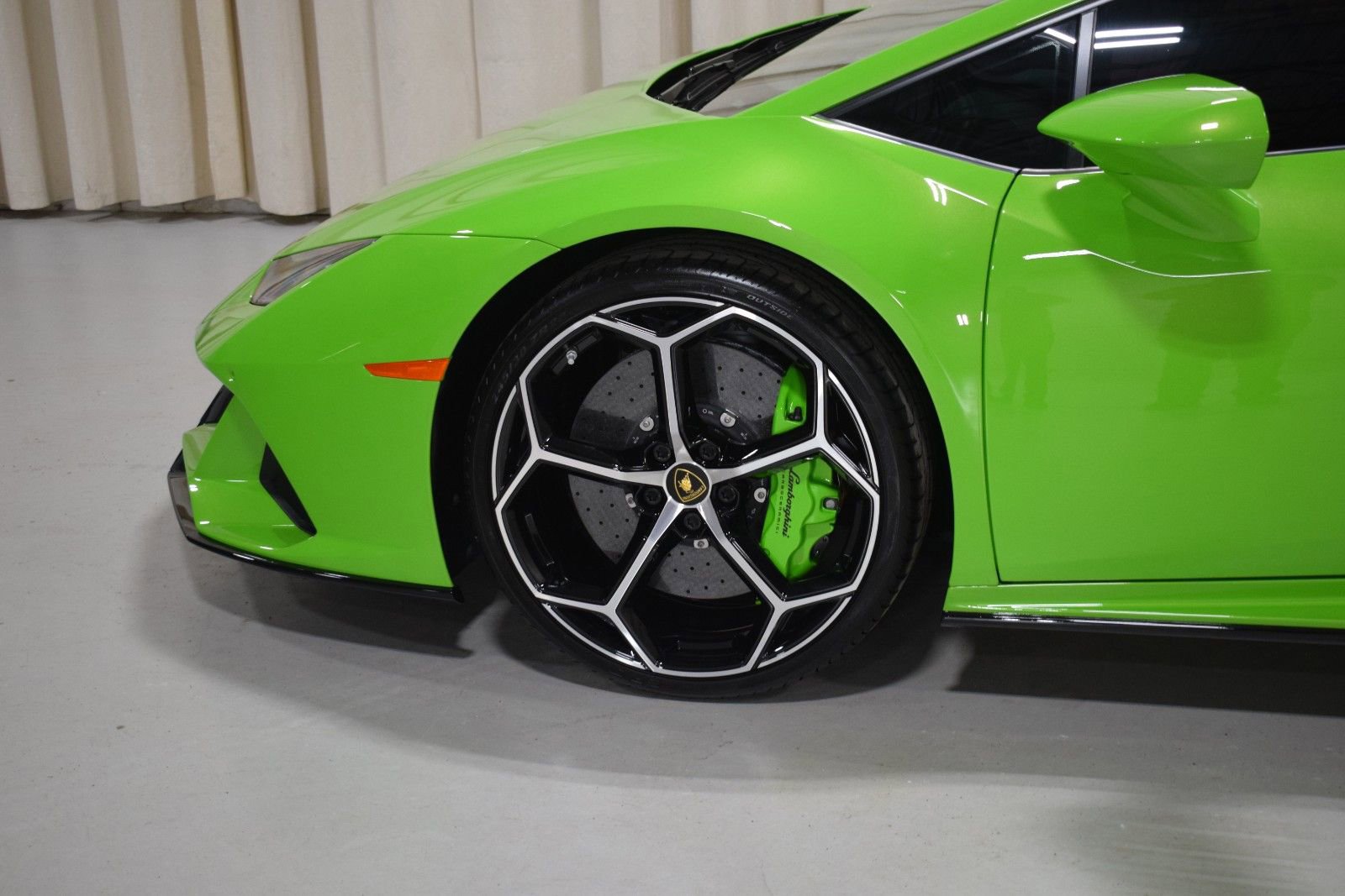 Used 2020 Lamborghini Huracan EVO image 6