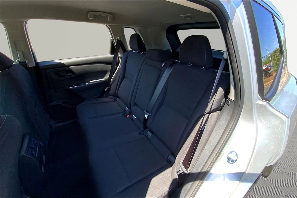 Used 2025 Nissan Rogue S image 16