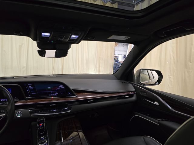 Used 2023 Cadillac Escalade Premium Luxury AWD/4WD image 32