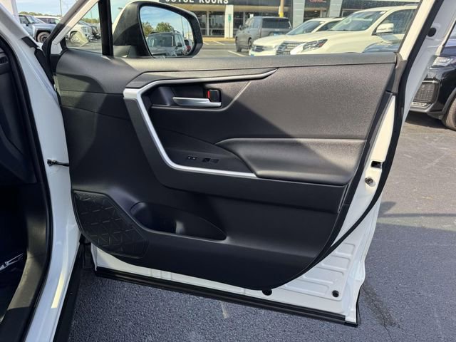 Used 2022 Toyota RAV4 SE w/ SE Grade Weather Package image 6