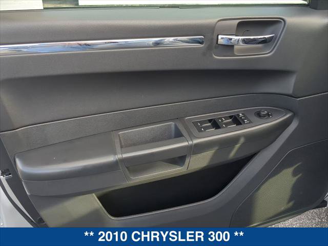 Used 2010 Chrysler 300 Touring RWD image 10