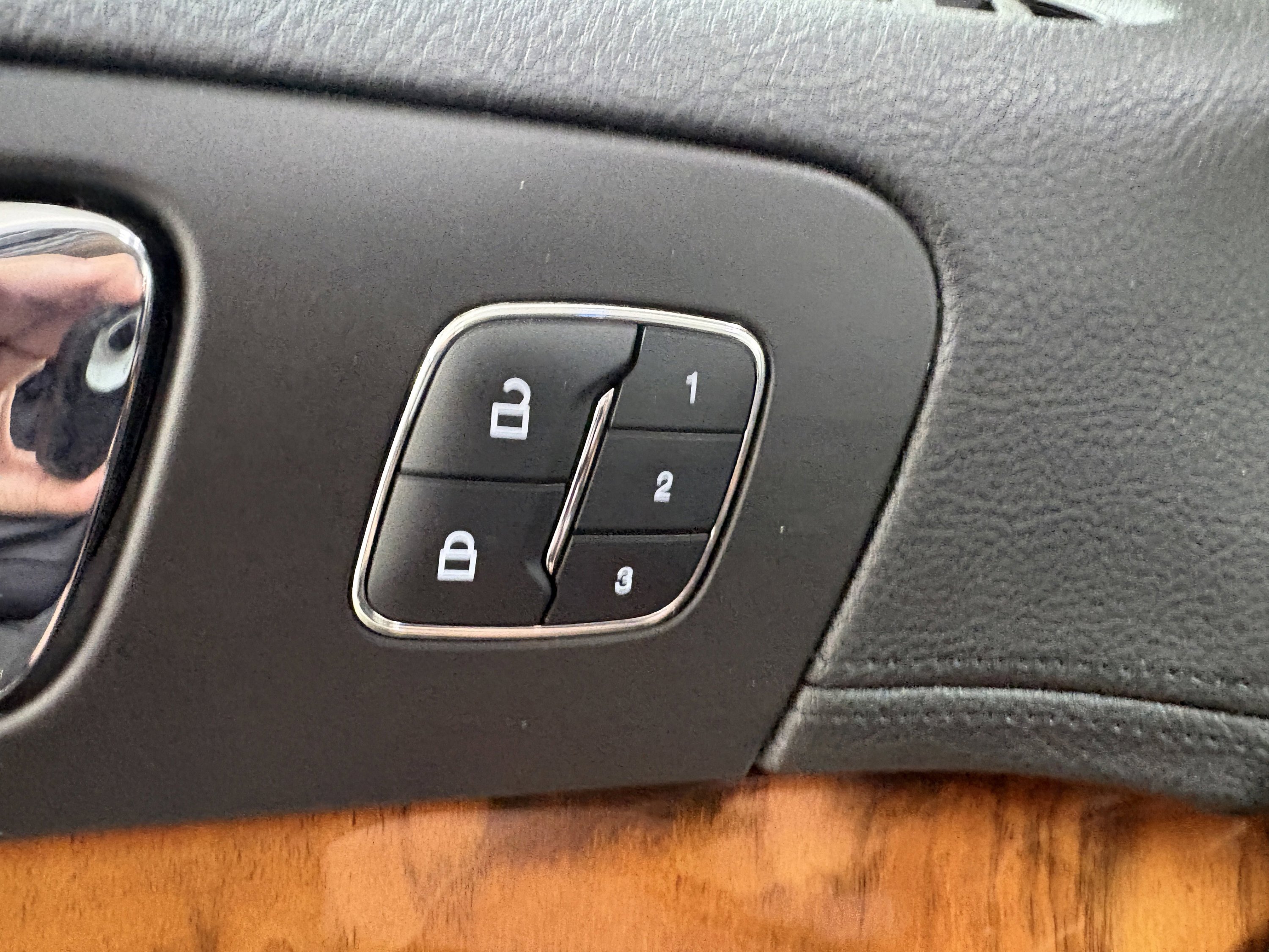 Used 2013 Lincoln MKT AWD image 28