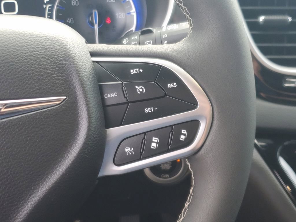 Used 2026 Chrysler Pacifica Select FWD image 23