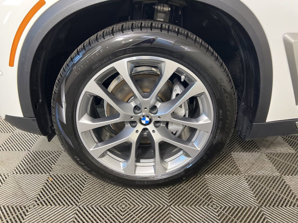 Used 2026 BMW X5 xDrive40i w/ Parking Assistance Package image 11