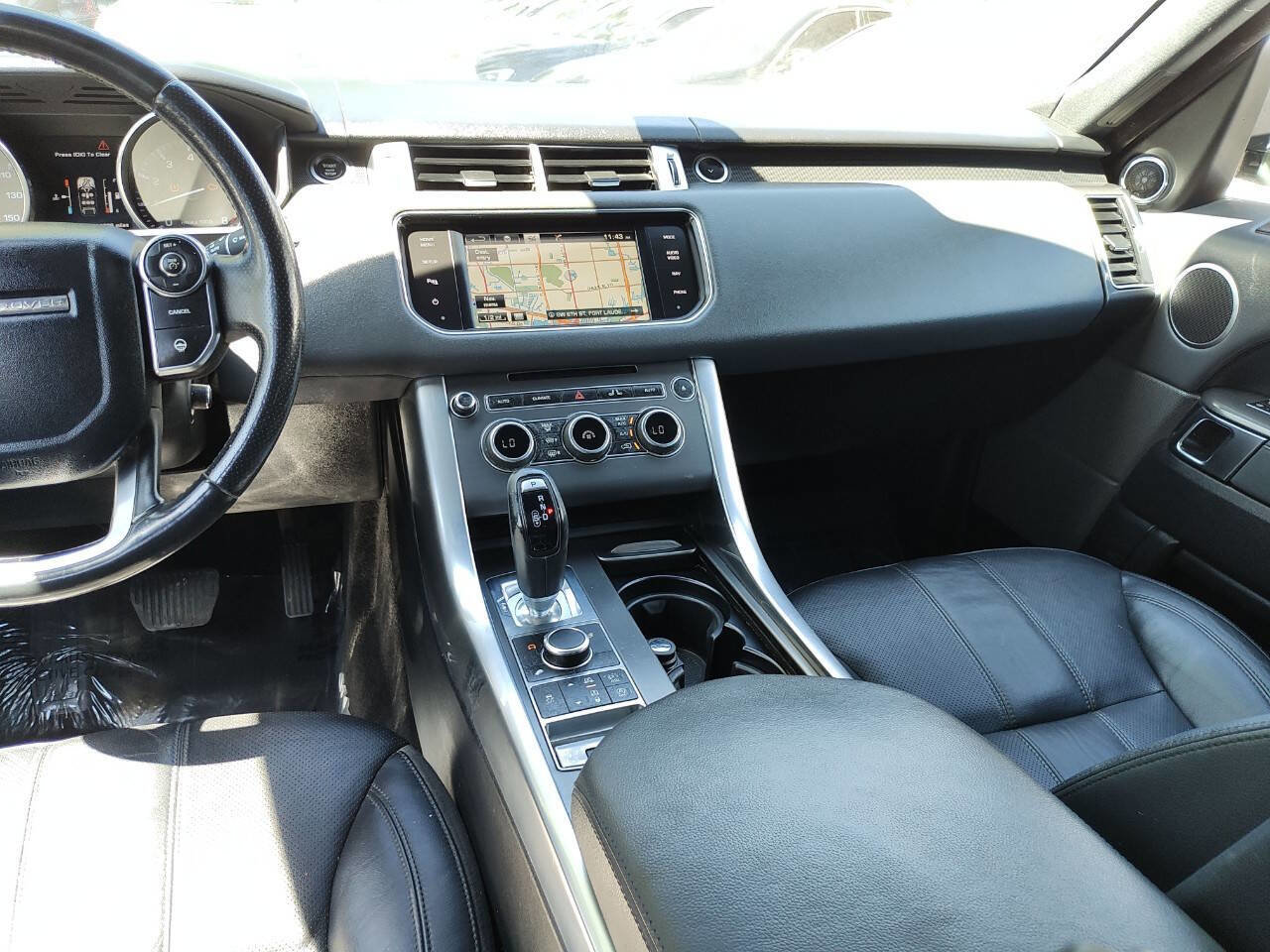 Used 2015 Land Rover Range Rover Sport SE image 44