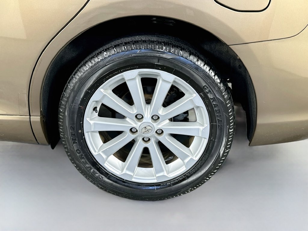 Used 2011 Toyota Venza w/ Leather Pkg FWD image 32