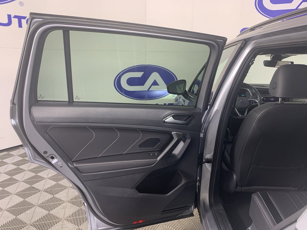 Used 2024 Volkswagen Tiguan SE R-Line image 32