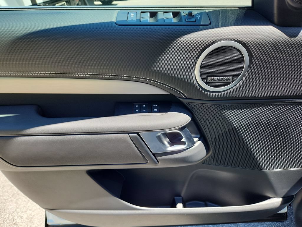 New 2026 Land Rover Discovery Dynamic SE AWD/4WD image 24