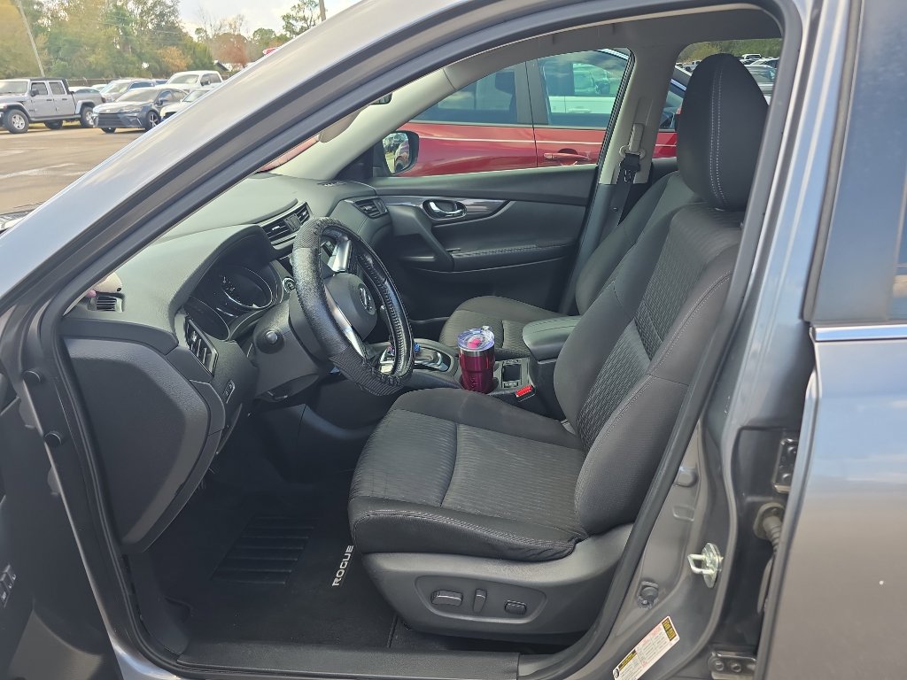 Used 2020 Nissan Rogue SV w/ Premium Package image 4