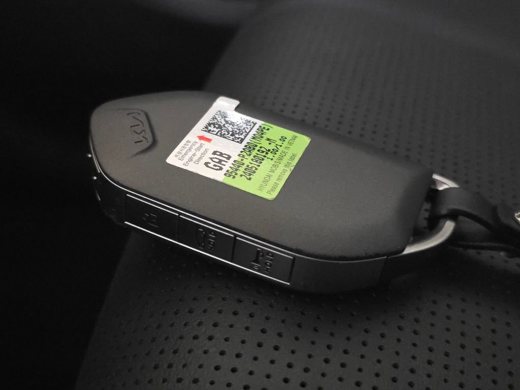 Certified 2025 Kia Sorento SX image 36