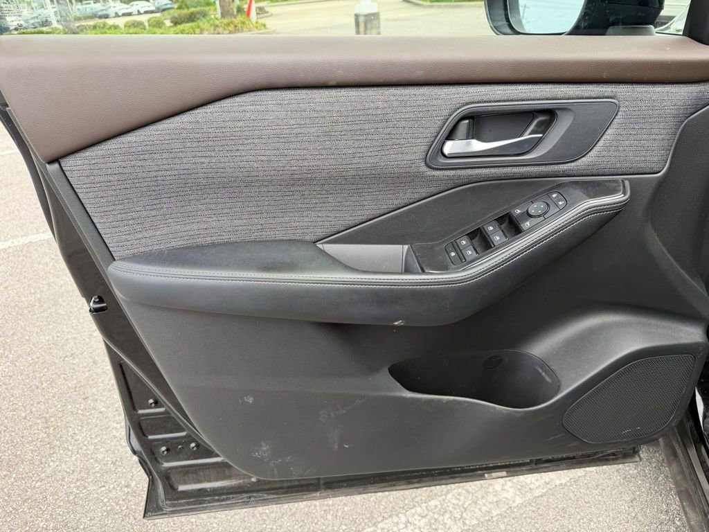 Used 2023 Nissan Rogue SV image 9