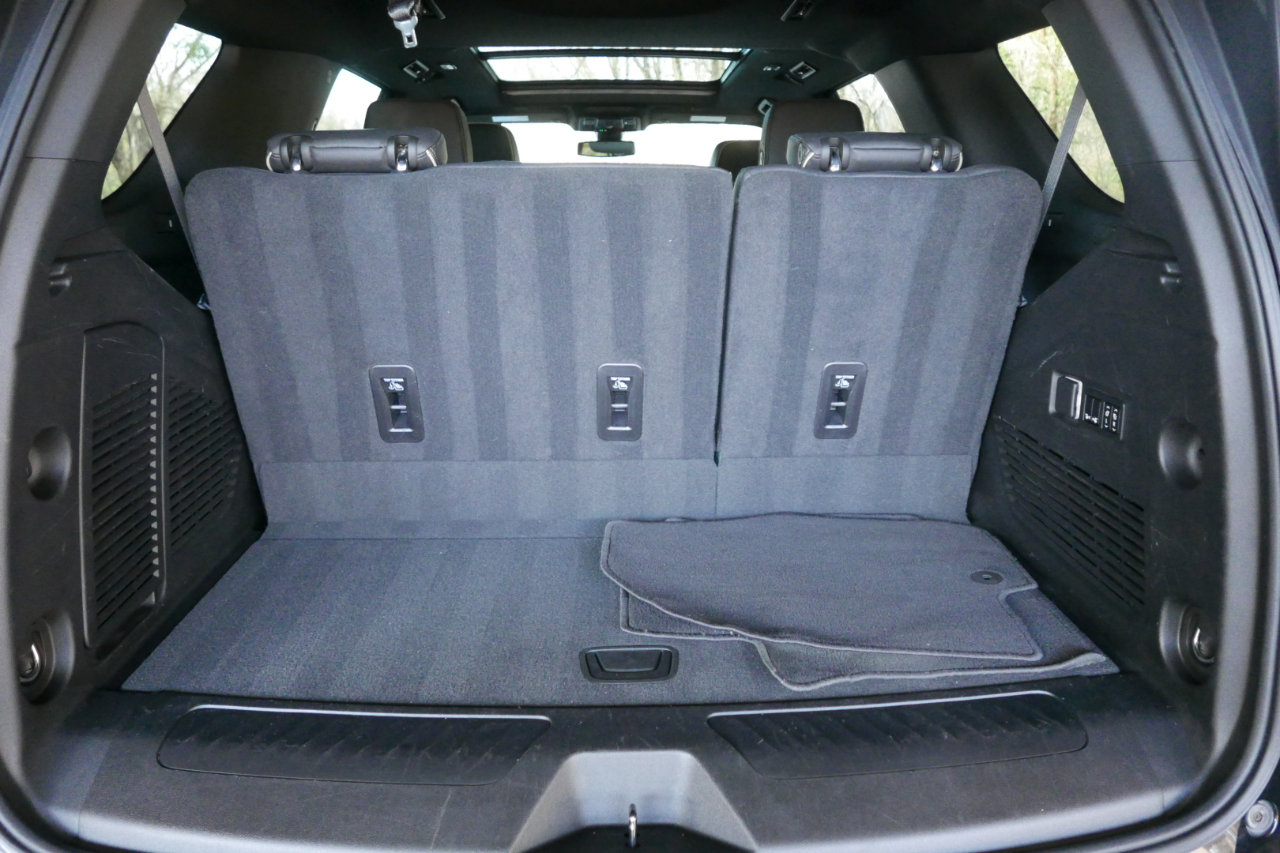 Used 2022 GMC Yukon SLT w/ SLT Premium Package image 11