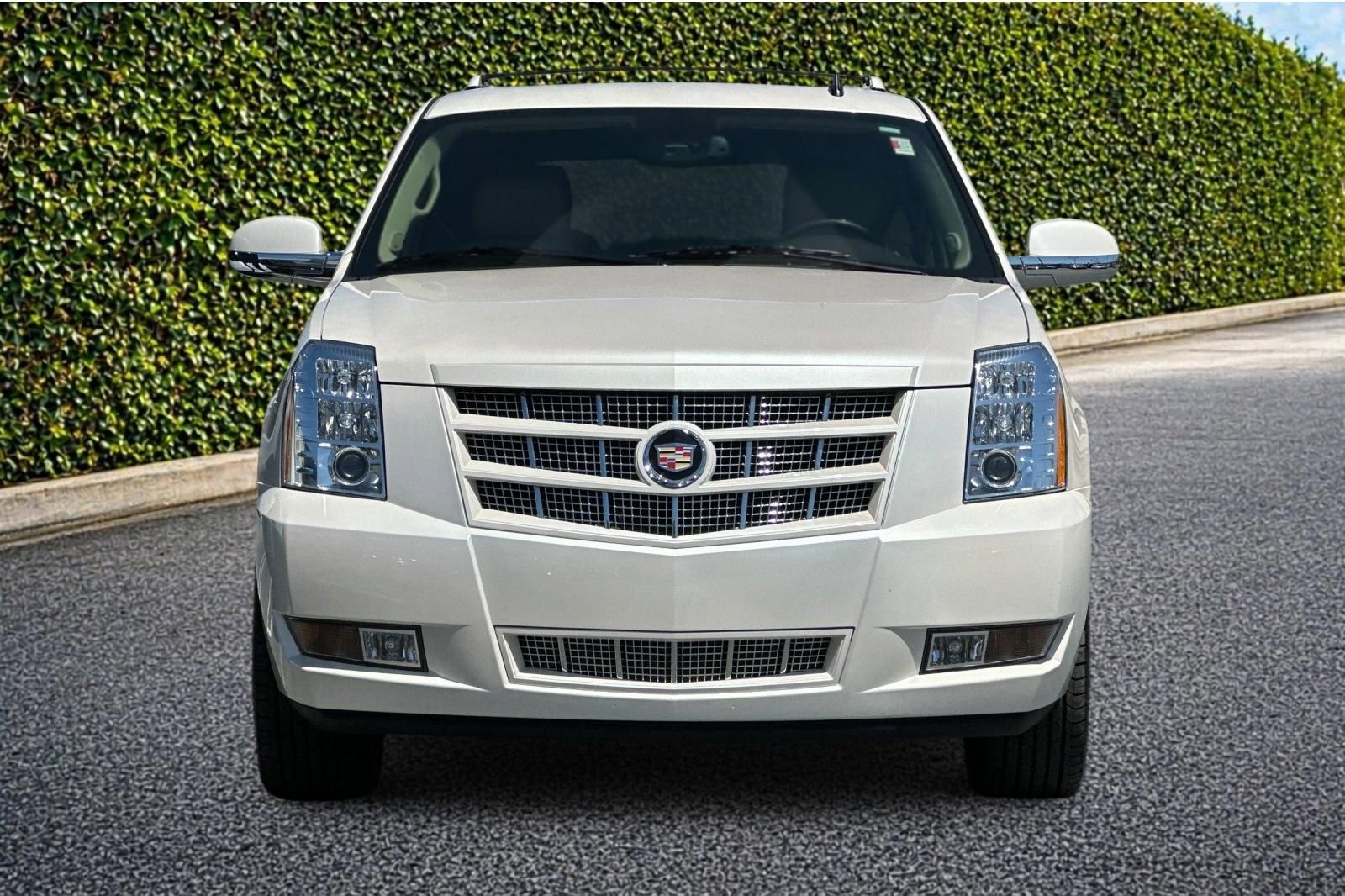 Used 2013 Cadillac Escalade Premium AWD/4WD image 9