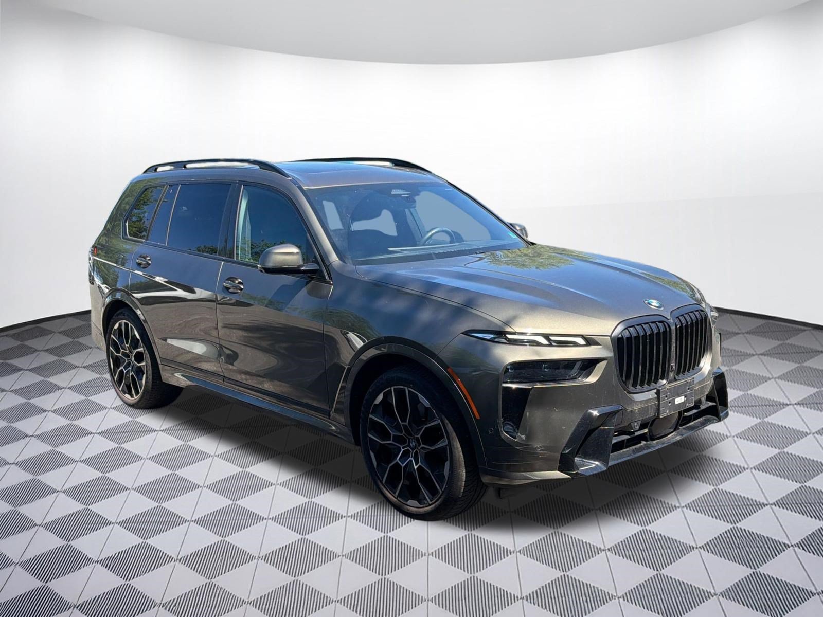 Certified 2024 BMW X7 xDrive40i w/ M Sport Package AWD/4WD image 7