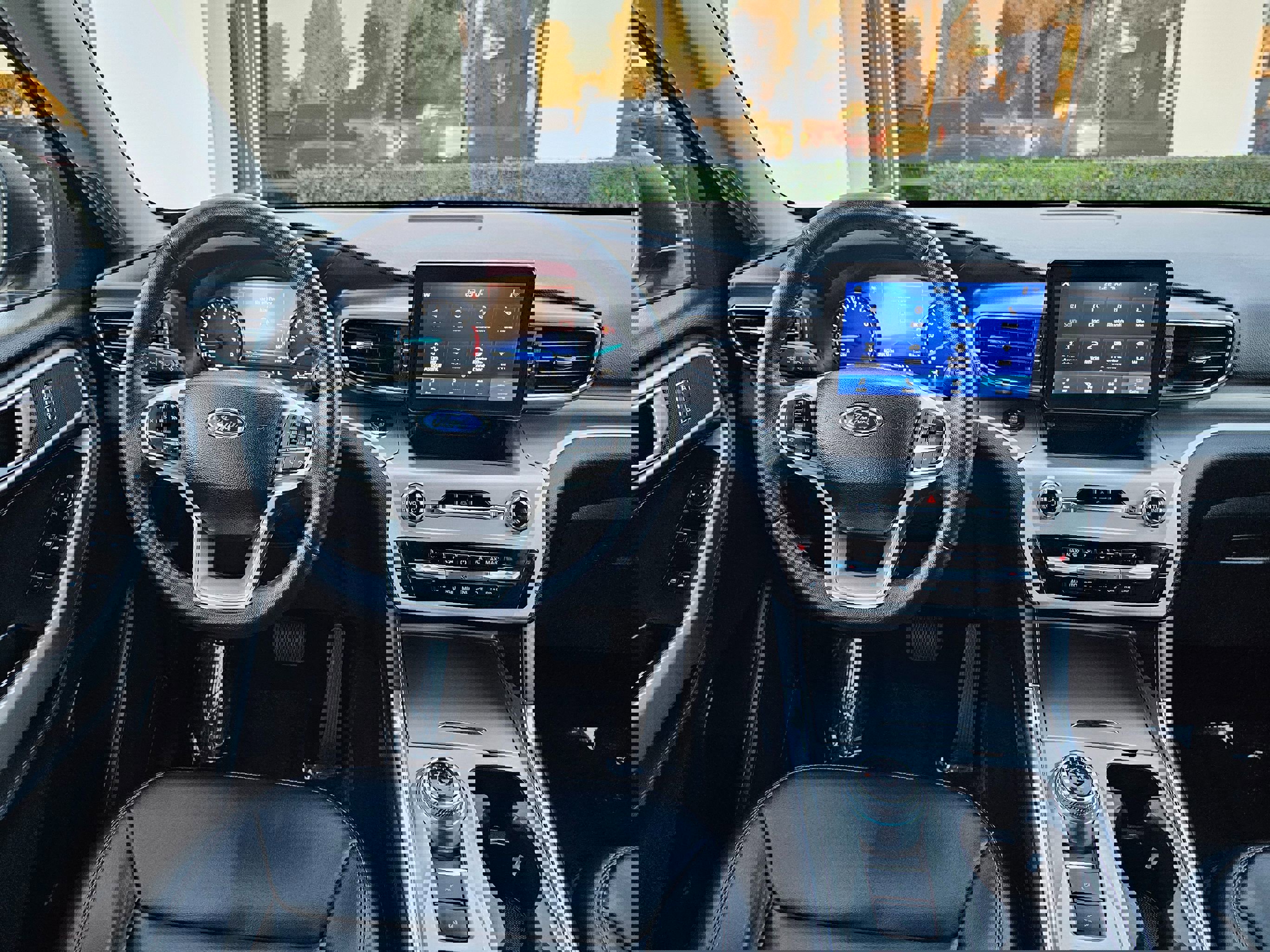 Used 2022 Ford Explorer XLT w/ Equipment Group 202A RWD image 24