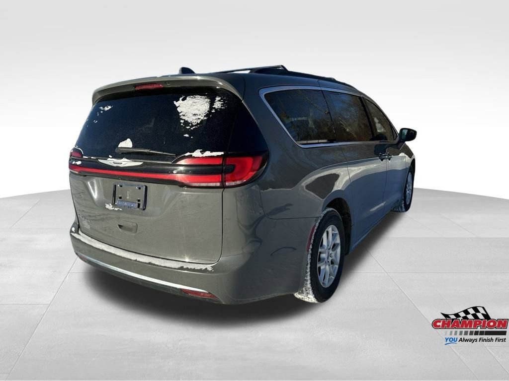 Used 2022 Chrysler Pacifica Touring-L image 5