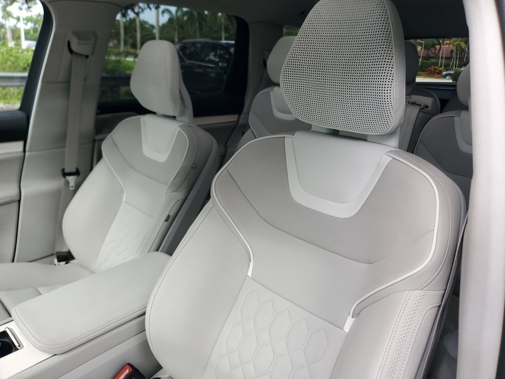 Certified 2025 Volvo EX90 Ultra AWD/4WD image 19