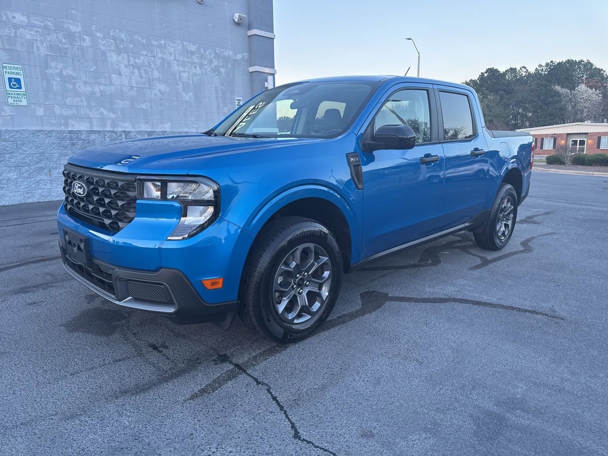 Used 2025 Ford Maverick XLT w/ XLT Luxury Package image 3