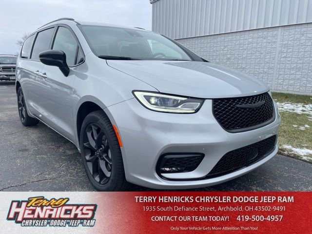 New 2026 Chrysler Pacifica Select w/ S Appearance Package image 1